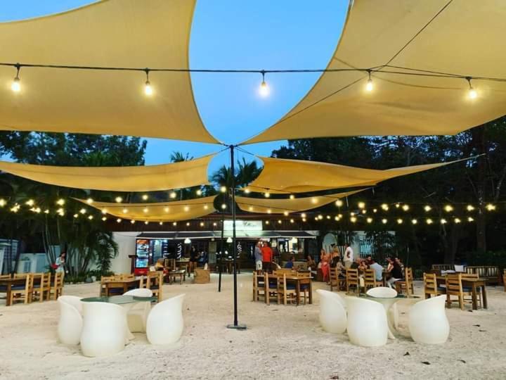 קוקו Cafe De Playa Beach Front Hotel מראה חיצוני תמונה
